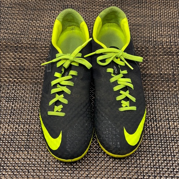 Nike Indoor Soccer Shoes - Picture 2 of 8
